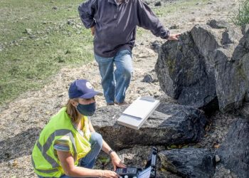 Selecting the Ideal Material: Plastic vs Resin Guide