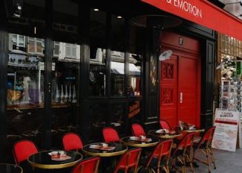 Cultural Contrasts in Dining Etiquette: French vs. Italian Traditions