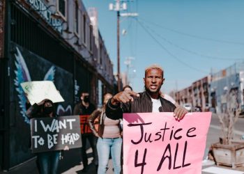 The Industrial Revolution: Contrasting Paths to Modernity