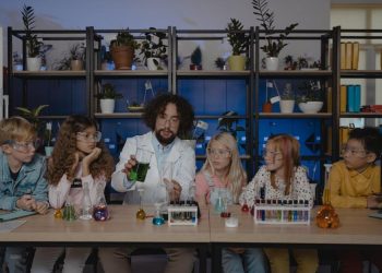 Exploring Global Education Systems: Contrasting Learning Techniques