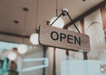 Art Movements: Contrasting Realism and Impressionism