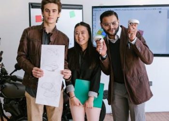 Mastering the Elevator Pitch: Briefly Persuading with Precision