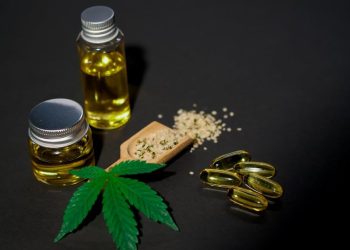 Comparing CBD and THC: Chemical Structures & Effects